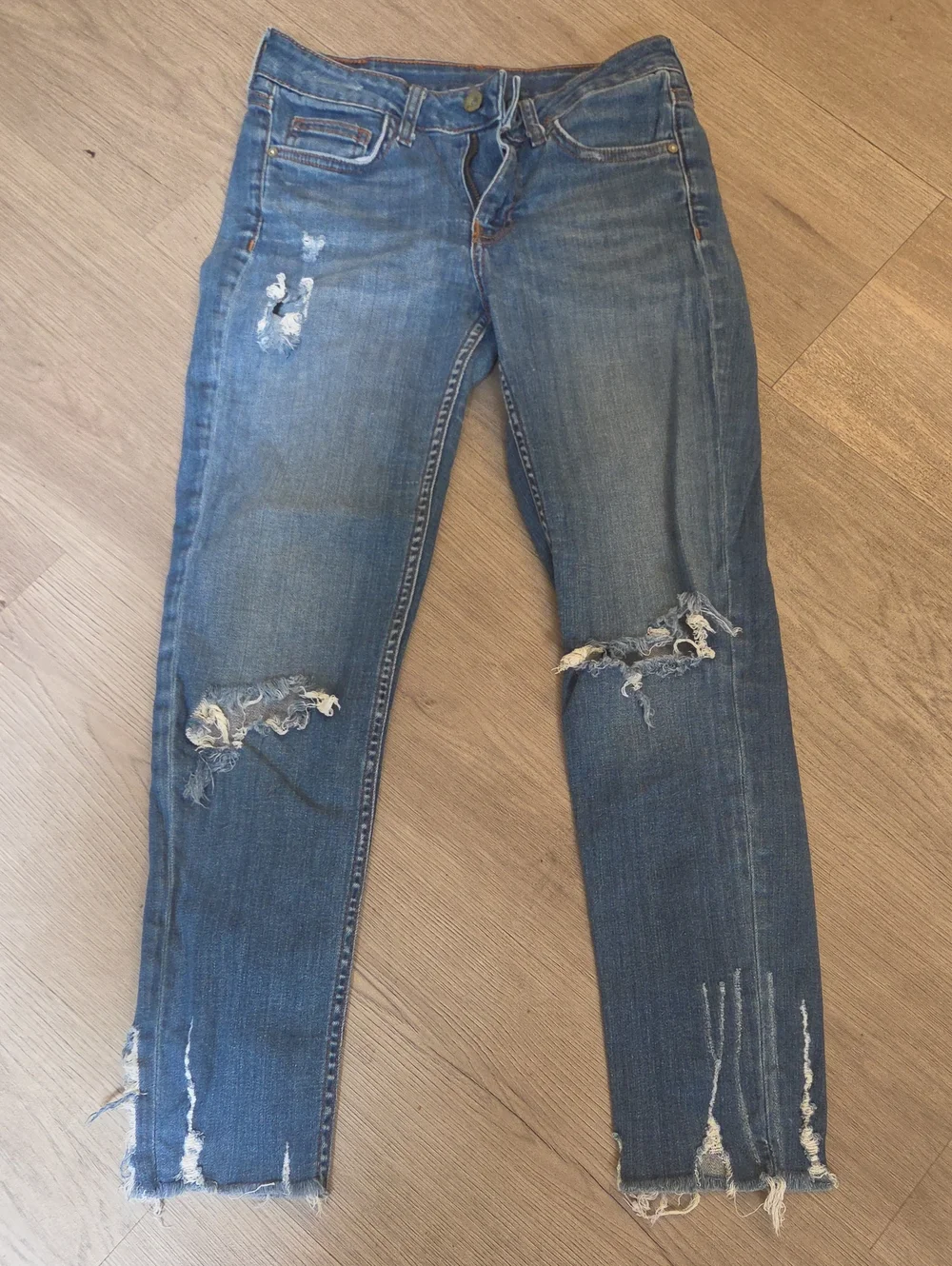 Zara Blue Distressed Cropped Ankle Jeans
